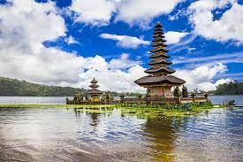 A good traveler has no fixed plans and is not intent on arriving.